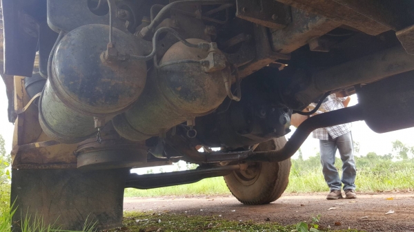 ขายยกคู่ แบคโฮ KOBELCO SK200 907 II เอกสารใบอินวอยซ์ ขายพร้อมเทนเลอร์ท้ายลาด 10 NISSAN เพลาเดียว เครื่อง PD6 230 แรงม้า มีทะเบียน