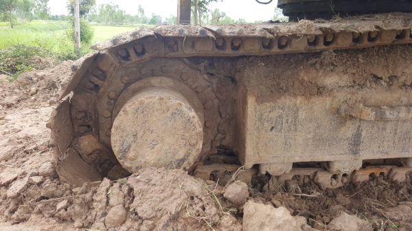 ขายยกคู่ แบคโฮ KOBELCO SK200 907 II เอกสารใบอินวอยซ์ ขายพร้อมเทนเลอร์ท้ายลาด 10 NISSAN เพลาเดียว เครื่อง PD6 230 แรงม้า มีทะเบียน