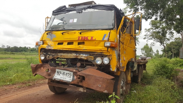 ขายยกคู่ แบคโฮ KOBELCO SK200 907 II เอกสารใบอินวอยซ์ ขายพร้อมเทนเลอร์ท้ายลาด 10 NISSAN เพลาเดียว เครื่อง PD6 230 แรงม้า มีทะเบียน