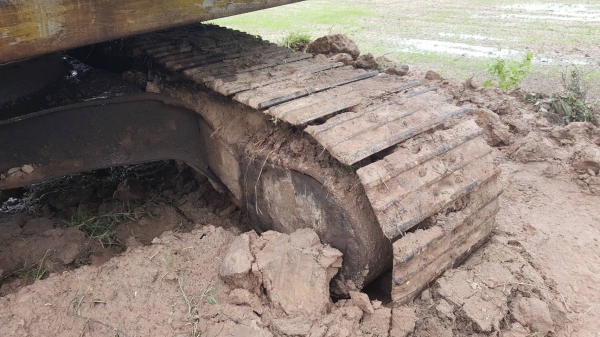 ขายยกคู่ แบคโฮ KOBELCO SK200 907 II เอกสารใบอินวอยซ์ ขายพร้อมเทนเลอร์ท้ายลาด 10 NISSAN เพลาเดียว เครื่อง PD6 230 แรงม้า มีทะเบียน