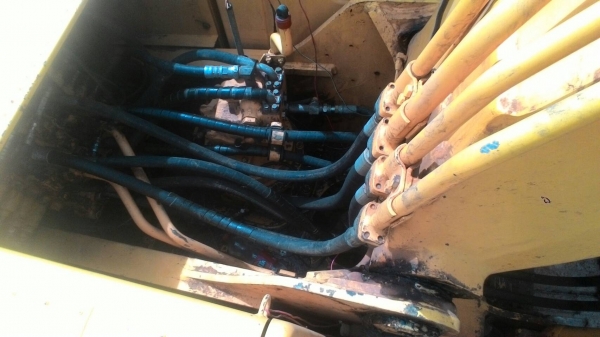 KOMATSU PC200-8 9700ชม. รถใช้งานอยู่ เครื่องดี ปั้มดี พร้อมใช้งาน เล่มพร้อม ราคาคุยได้ 0872976734