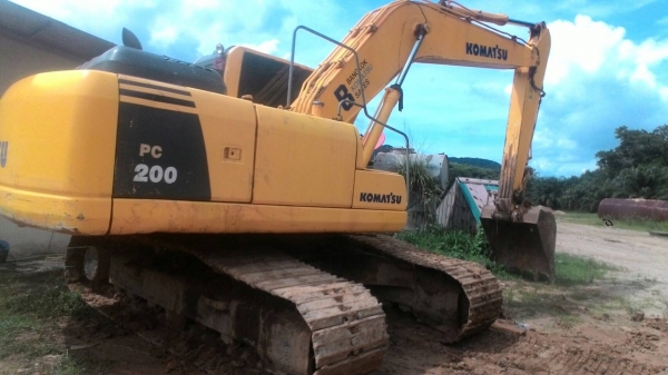KOMATSU PC200-8 9700ชม. รถใช้งานอยู่ เครื่องดี ปั้มดี พร้อมใช้งาน เล่มพร้อม ราคาคุยได้ 0872976734