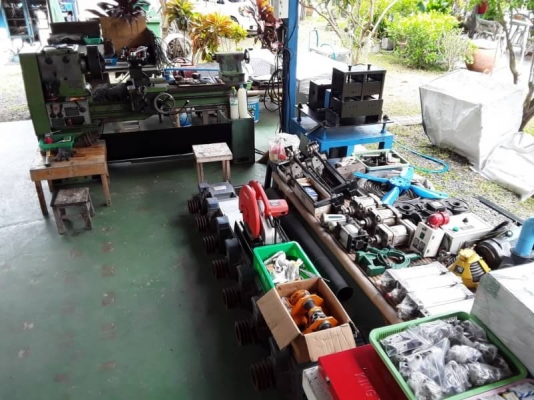 ขายเครื่องจักรและอุปกรณ์มือสอง สินค้าที่หน้าร้านเรามีหลายอย่าง ที่ไปเหมามาจากโรงงานที่เขาเลิกกิจการ มีทั้ง มือสอง มือหนึ่ง ใหม่ เก่า ถ้าท่านผ่านมา ลองแวะเข้ามาเลือกดูได้ สินค้าอยู่ที่ ซ.นิมิตใหม่ 63 ถ.นิมิตใหม่ เขตคลองสามวา กทม.ราคาสินค้า เจรจาต่อรองที่หน