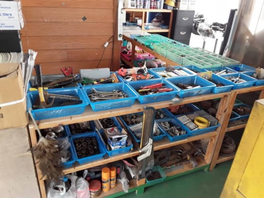 ขายเครื่องจักรและอุปกรณ์มือสอง สินค้าที่หน้าร้านเรามีหลายอย่าง ที่ไปเหมามาจากโรงงานที่เขาเลิกกิจการ มีทั้ง มือสอง มือหนึ่ง ใหม่ เก่า ถ้าท่านผ่านมา ลองแวะเข้ามาเลือกดูได้ สินค้าอยู่ที่ ซ.นิมิตใหม่ 63 ถ.นิมิตใหม่ เขตคลองสามวา กทม.ราคาสินค้า เจรจาต่อรองที่หน