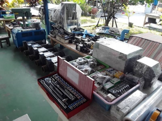 ขายเครื่องจักรและอุปกรณ์มือสอง สินค้าที่หน้าร้านเรามีหลายอย่าง ที่ไปเหมามาจากโรงงานที่เขาเลิกกิจการ มีทั้ง มือสอง มือหนึ่ง ใหม่ เก่า ถ้าท่านผ่านมา ลองแวะเข้ามาเลือกดูได้ สินค้าอยู่ที่ ซ.นิมิตใหม่ 63 ถ.นิมิตใหม่ เขตคลองสามวา กทม.ราคาสินค้า เจรจาต่อรองที่หน