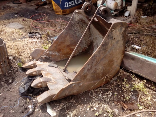 ขาย บุ้งกี้ SK-200 และ PC-120 สภาพสวย ของเก่าติดรถ ขายไม่แพงครับ