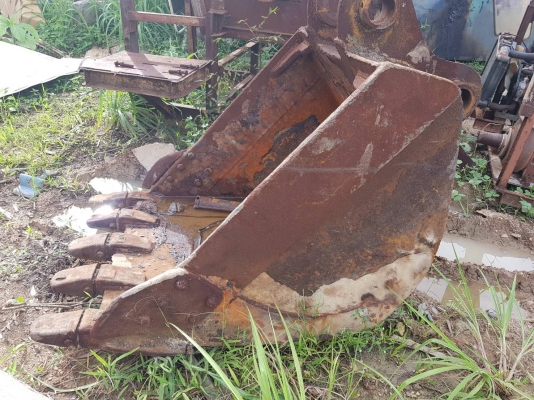 ขาย บุ้งกี้ SK-200 และ PC-120 สภาพสวย ของเก่าติดรถ ขายไม่แพงครับ