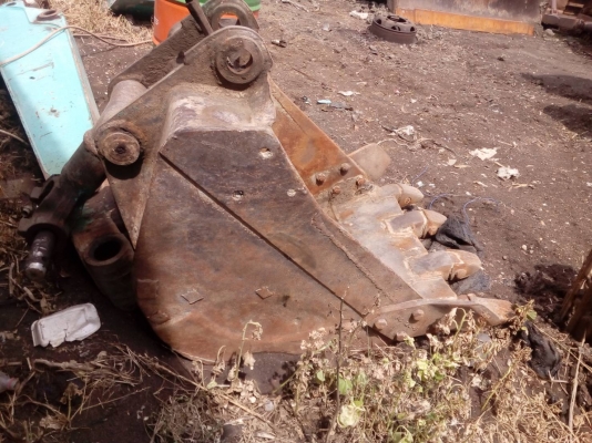 ขาย บุ้งกี้ SK-200 และ PC-120 สภาพสวย ของเก่าติดรถ ขายไม่แพงครับ