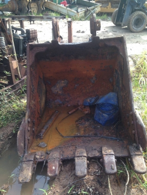 ขาย บุ้งกี้ SK-200 และ PC-120 สภาพสวย ของเก่าติดรถ ขายไม่แพงครับ