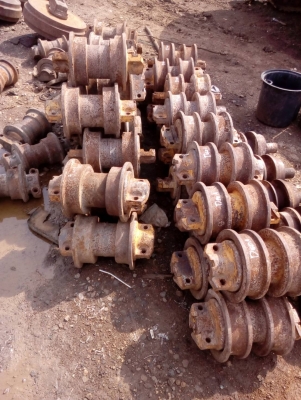 ขายอะไหล่ รถแทรกเตอร์ CAT-D-4- D-5 ของเก่าแท้ครับ ขายไม่แพงครับ