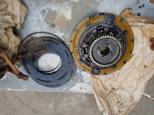 ขายอะไหล่ รถแทรกเตอร์ CAT-D-4- D-5 ของเก่าแท้ครับ ขายไม่แพงครับ