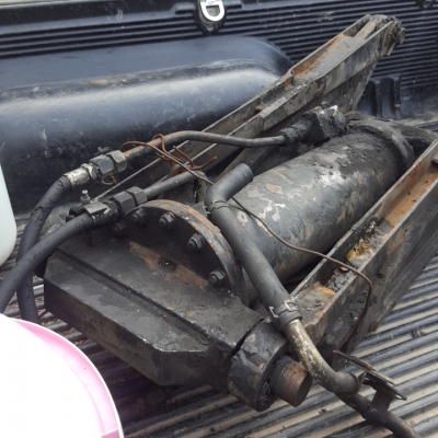 ขายกระบอกดั้ม4 ตันรถ6 ล้อ13000 สระบุรีโทร  0643130366