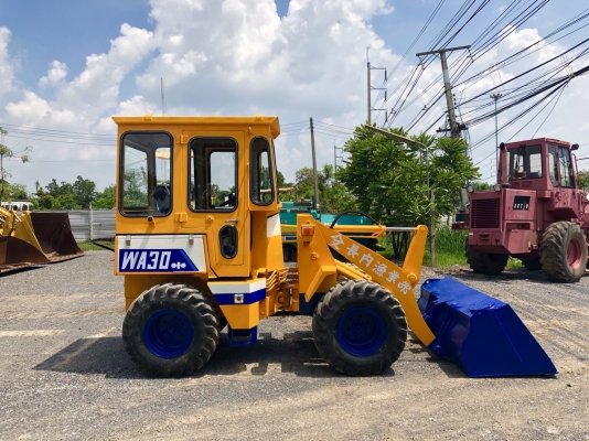 ขายรถตัก KOMATSU WA30-2 เครื่อง3 สูบ ระบบเลี้ยวเอวอ่อน 1500 ชม สมบูรณ์พร้อมใช้ครับ FROM JAPAN ติดต่อ 063-9316985 ID LINE : 0639316985