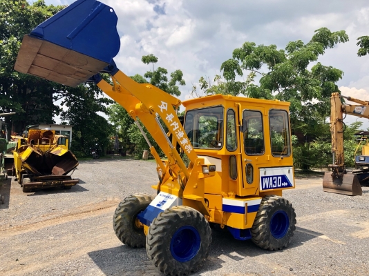 ขายรถตัก KOMATSU WA30-2 เครื่อง3 สูบ ระบบเลี้ยวเอวอ่อน 1500 ชม สมบูรณ์พร้อมใช้ครับ FROM JAPAN ติดต่อ 063-9316985 ID LINE : 0639316985