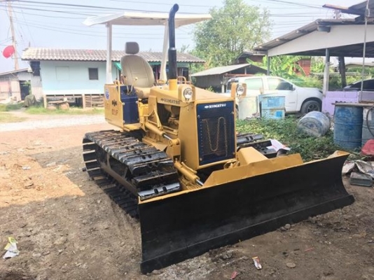 ขายรถแทร็กเตอร์D2-6 PlLใบแทร็ก70 โซ่บูมใหม่ เฟรมใหม่ ลอลเลอร์ใหม่ เฟืองใหม่ รถสวยพร้อมใช้งาน เครื่องดีสตาทติดง่าย ราคาต่อรองคุยกันได้ค่ะ 0616613023 แพรว