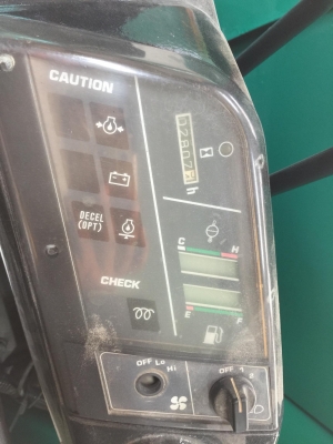 รถขุดรุ่น KOMATSU PC25-7 รถเก่าญี่ปุ่นแท้ๆ เครื่องปั้มดี เอวแน่น ช่วงล่างเต็ม (#แทรคเหล็กใหม่มือ1) พร้อมทำสีใหม่ เช็ครั่ว เปลี่ยนถ่ายของเหลว พร้อมลุยงาน (ชั่วโมงการทำงานน้อย) (#คอนโทนสั้น) ราคา360,000บาท  สนใจติดต่อโทร:096:5411713 หรือ 092-5768909 (วัชรัต