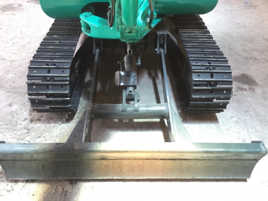 รถขุดรุ่น KOMATSU PC25-7 รถเก่าญี่ปุ่นแท้ๆ เครื่องปั้มดี เอวแน่น ช่วงล่างเต็ม (#แทรคเหล็กใหม่มือ1) พร้อมทำสีใหม่ เช็ครั่ว เปลี่ยนถ่ายของเหลว พร้อมลุยงาน (ชั่วโมงการทำงานน้อย) (#คอนโทนสั้น) ราคา360,000บาท  สนใจติดต่อโทร:096:5411713 หรือ 092-5768909 (วัชรัต