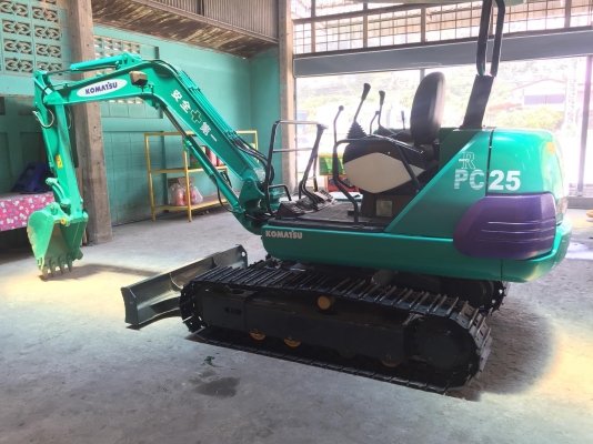 รถขุดรุ่น KOMATSU PC25-7 รถเก่าญี่ปุ่นแท้ๆ เครื่องปั้มดี เอวแน่น ช่วงล่างเต็ม (#แทรคเหล็กใหม่มือ1) พร้อมทำสีใหม่ เช็ครั่ว เปลี่ยนถ่ายของเหลว พร้อมลุยงาน (ชั่วโมงการทำงานน้อย) (#คอนโทนสั้น) ราคา360,000บาท  สนใจติดต่อโทร:096:5411713 หรือ 092-5768909 (วัชรัต