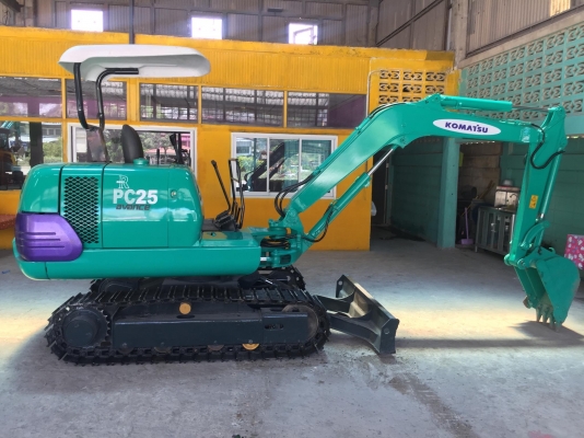 รถขุดรุ่น KOMATSU PC25-7 รถเก่าญี่ปุ่นแท้ๆ เครื่องปั้มดี เอวแน่น ช่วงล่างเต็ม (#แทรคเหล็กใหม่มือ1) พร้อมทำสีใหม่ เช็ครั่ว เปลี่ยนถ่ายของเหลว พร้อมลุยงาน (ชั่วโมงการทำงานน้อย) (#คอนโทนสั้น) ราคา360,000บาท  สนใจติดต่อโทร:096:5411713 หรือ 092-5768909 (วัชรัต