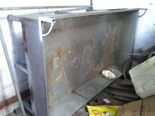 ประกาศขายกะบะแสตนเลสขนาดใหญ่มือ2 สำหรับใส่ปลาใส่กุ้งในตลาดสด ขายราคาถูก