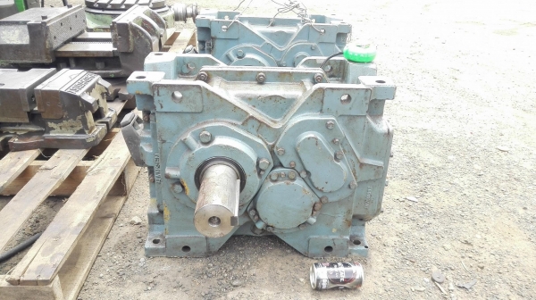 หัวเกียร์ทดญี่ปุ่น SUMITOMO Japan ชนกับมอเตอร์ 10-15 HP ทด 1:7(215rpm)