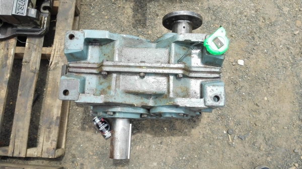 หัวเกียร์ทดญี่ปุ่น SUMITOMO Japan ชนกับมอเตอร์ 10-15 HP ทด 1:7(215rpm)