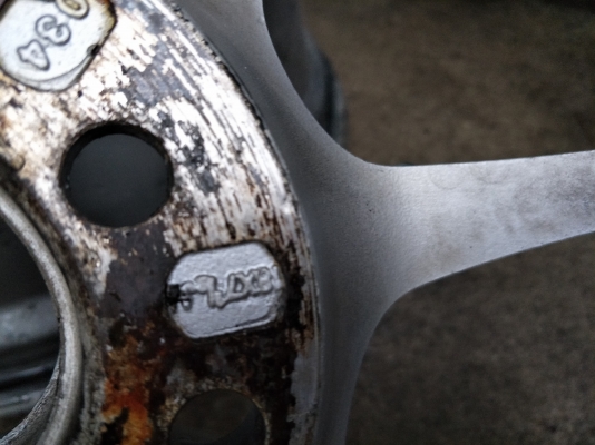 ล้อแม็กขอบ18นิ้ว4รู100/114 ชุดนี้ราคา 5500 บาท