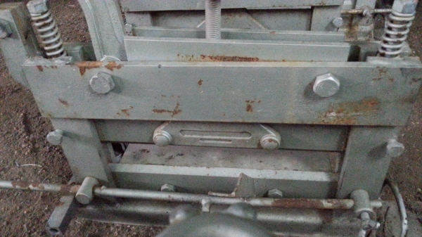 ขายแท่นโยก ใบมีดขบ ตัวล่ะ 3,500 เอาหมดลดได้