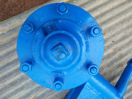 ขายดุมล้อหน้ารถไถฟอร์ด 6600