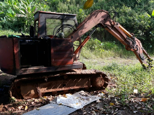 HITACHI UH 025 ขนาดเท่ารถ 60 ราคา 200,000