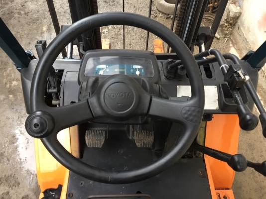 ขายด่วนน!! TOYOTA รุ่น 7 FD15 เสา 3 เมตร เกียร์ Manual