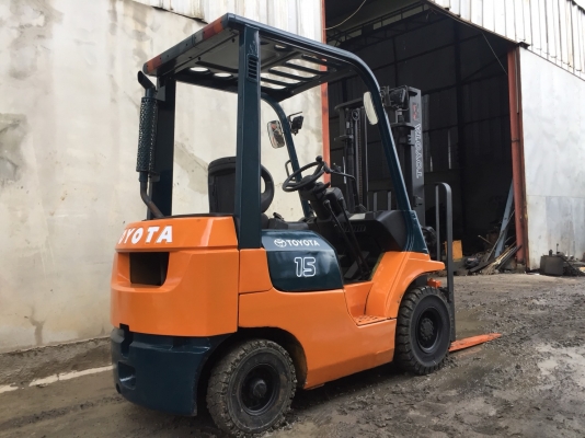 ขายด่วนน!! TOYOTA รุ่น 7 FD15 เสา 3 เมตร เกียร์ Manual