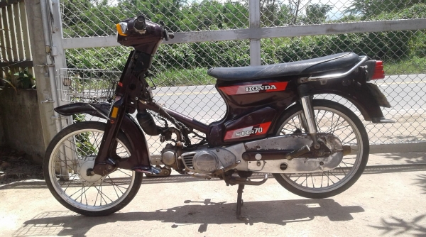 ขาย ฮอนด้า C700 เล่มพร้อมชุดโอนภาษีขาดเกินเครื่องดีสับโดดสีสวย