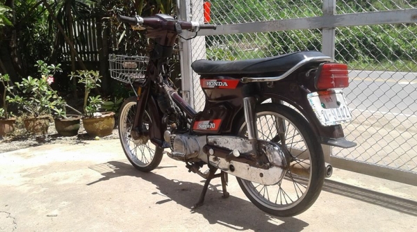ขาย ฮอนด้า C700 เล่มพร้อมชุดโอนภาษีขาดเกินเครื่องดีสับโดดสีสวย ขาย ฮอนด้า C700 เล่มพร้อมชุดโอนภาษีขาดเกินเครื่องดีสับโดดสีสวย