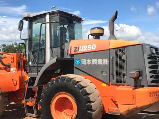 ขายรถตักล้อยาง HITACHI ZW250 (เทียบเท่าWA430-6) รถนอกนำเข้าเองจากญี่ปุ่น สภาพสวยพร้อมใช้งาน มีVDOการทำงานครับ ขายรถตักล้อยาง HITACHI ZW250 (เทียบเท่าWA430-6) รถนอกนำเข้าเองจากญี่ปุ่น สภาพสวยพร้อมใช้งาน มีVDOการทำงานครับ