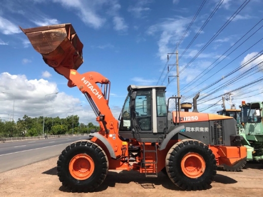 ขายรถตักล้อยาง HITACHI ZW250 (เทียบเท่าWA430-6) รถนอกนำเข้าเองจากญี่ปุ่น สภาพสวยพร้อมใช้งาน มีVDOการทำงานครับ