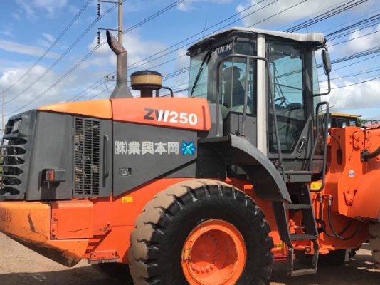 ขายรถตักล้อยาง HITACHI ZW250 (เทียบเท่าWA430-6) รถนอกนำเข้าเองจากญี่ปุ่น สภาพสวยพร้อมใช้งาน มีVDOการทำงานครับ ขายรถตักล้อยาง HITACHI ZW250 (เทียบเท่าWA430-6) รถนอกนำเข้าเองจากญี่ปุ่น สภาพสวยพร้อมใช้งาน มีVDOการทำงานครับ