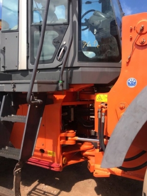 ขายรถตักล้อยาง HITACHI ZW250 (เทียบเท่าWA430-6) รถนอกนำเข้าเองจากญี่ปุ่น สภาพสวยพร้อมใช้งาน มีVDOการทำงานครับ ขายรถตักล้อยาง HITACHI ZW250 (เทียบเท่าWA430-6) รถนอกนำเข้าเองจากญี่ปุ่น สภาพสวยพร้อมใช้งาน มีVDOการทำงานครับ