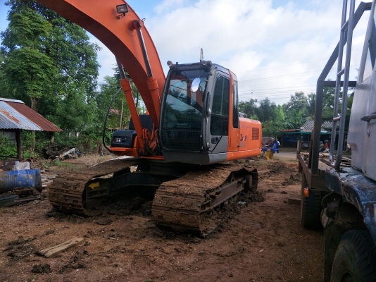 ขายรถแบคโฮ hitachi ZX 200-1 ขายรถแบคโฮ hitachi ZX 200-1