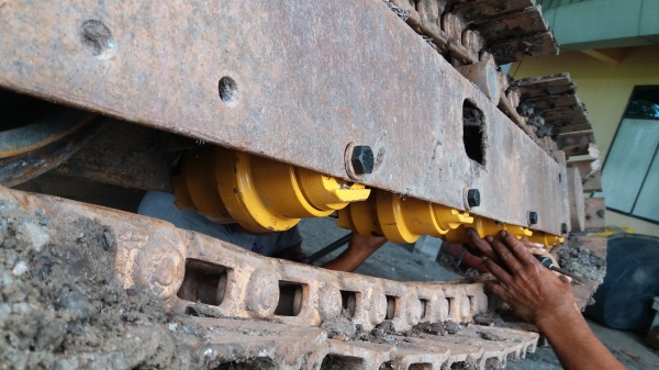 ฮิตาชิ ex 30 ระบบดีเครื่องดีปั๊มแรงเอวแน่นทำงานไว โซ่ช่วงล่างใหม่ มีลายหัวเจาะ