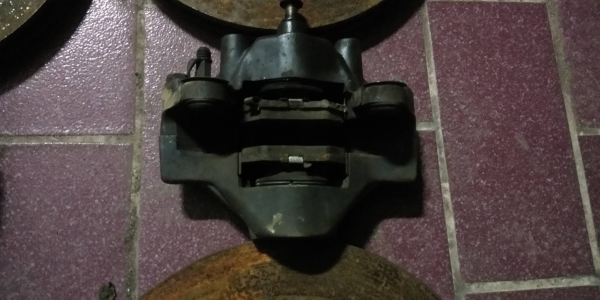 ปั้มเบรค R32 หน้าหลัง ผ้าเบรคยังหนาอยู่