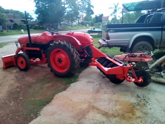 ขายรถไถคูโต้า L26 เก่าญี่ปุ่น 4 สูบ เทียบเท่า 36 แรง เครื่องดีสภาพสวย พร้อมใช้ พร้อมผานดันหน้า ผานห้า ราคาถูก