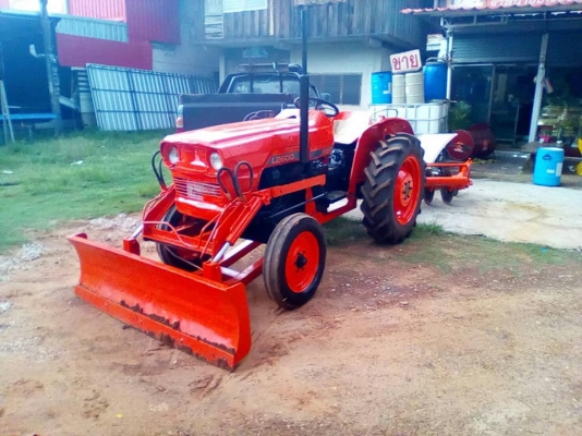 ขายรถไถคูโต้า L26 เก่าญี่ปุ่น 4 สูบ เทียบเท่า 36 แรง เครื่องดีสภาพสวย พร้อมใช้ พร้อมผานดันหน้า ผานห้า ราคาถูก