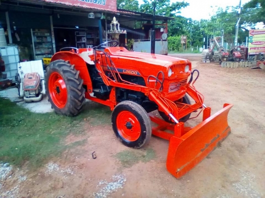 ขายรถไถคูโต้า L26 เก่าญี่ปุ่น 4 สูบ เทียบเท่า 36 แรง เครื่องดีสภาพสวย พร้อมใช้ พร้อมผานดันหน้า ผานห้า ราคาถูก