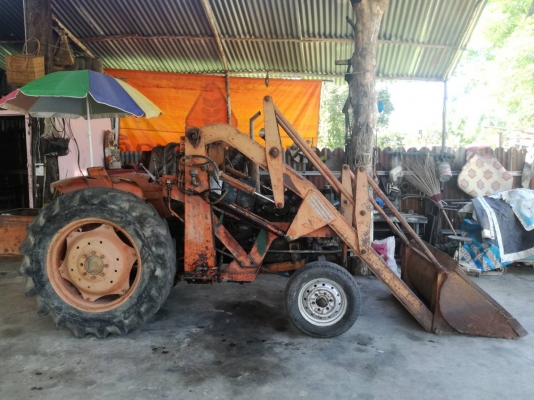 รถตักพร้อมใช้งาน