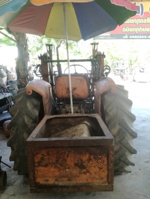 รถตักพร้อมใช้งาน