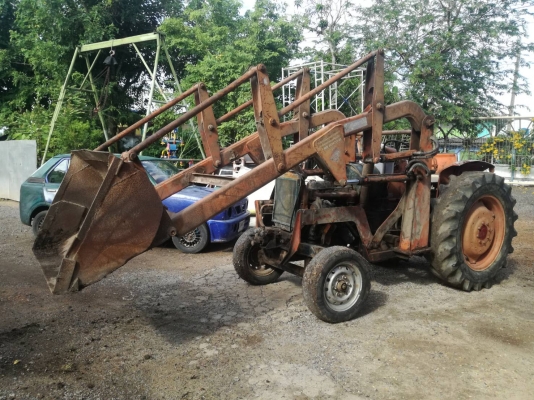 รถตักพร้อมใช้งาน