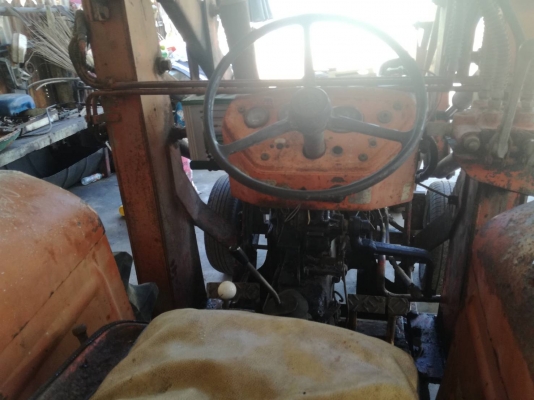 รถตักพร้อมใช้งาน