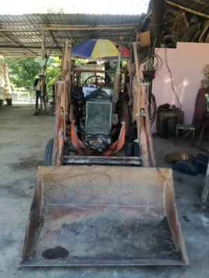 รถตักพร้อมใช้งาน