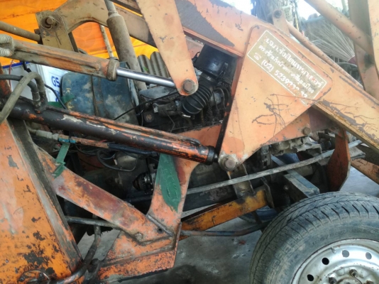 รถตักพร้อมใช้งาน